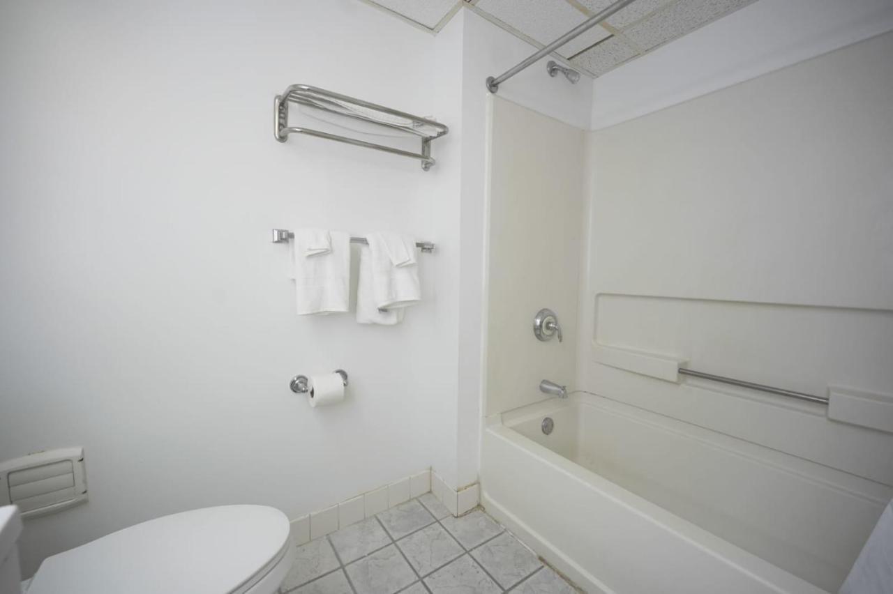 Greenwoods Inn & Suites Berlin Luaran gambar